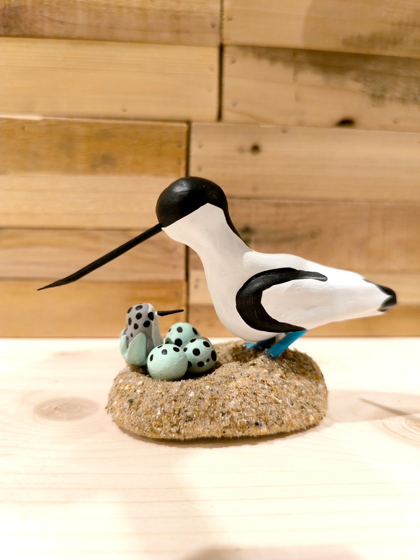 Avocet with hatching eggs - Figurine