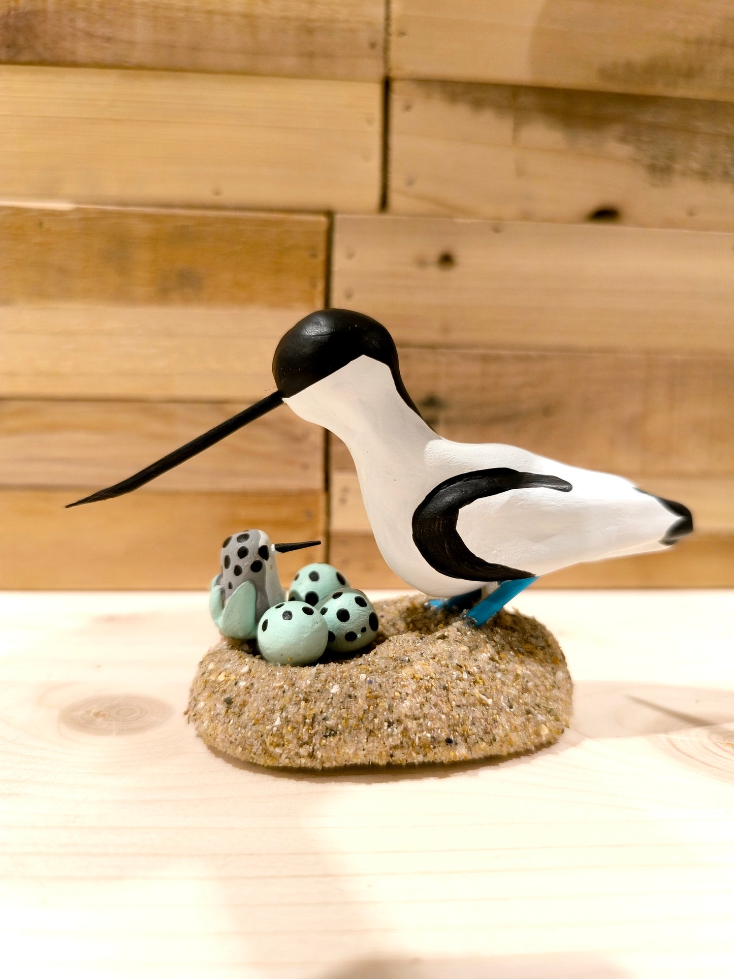 Avocet with hatching eggs - Figurine