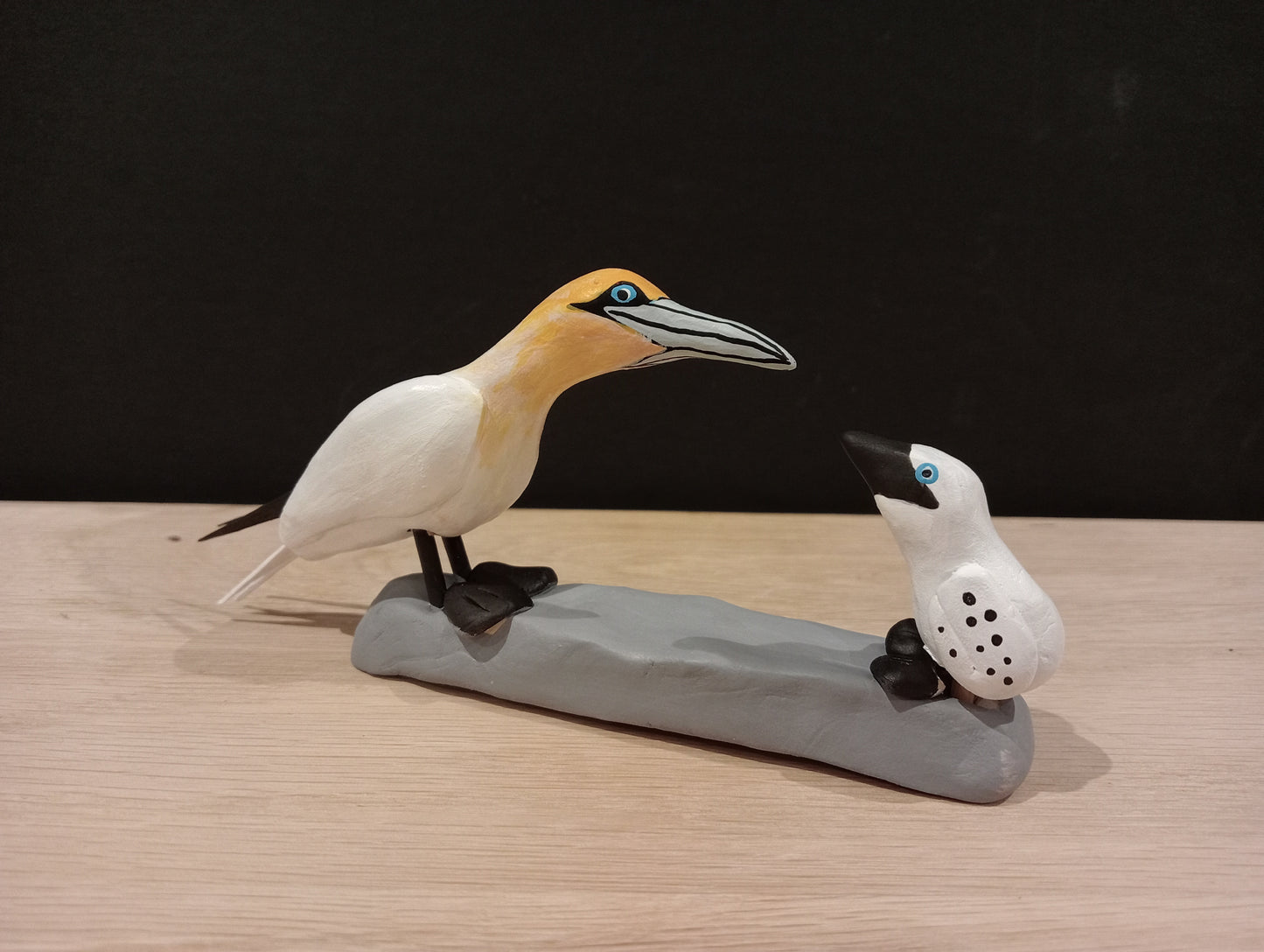 FOU DE BASSAN NOURRISSANT SON PETIT - Figurine