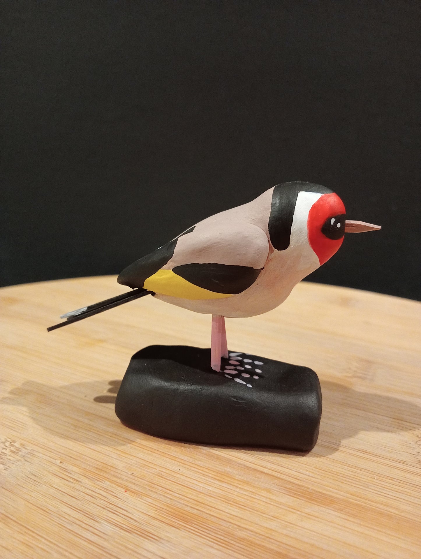 ELEGANT GOLDFINCH - Figurine