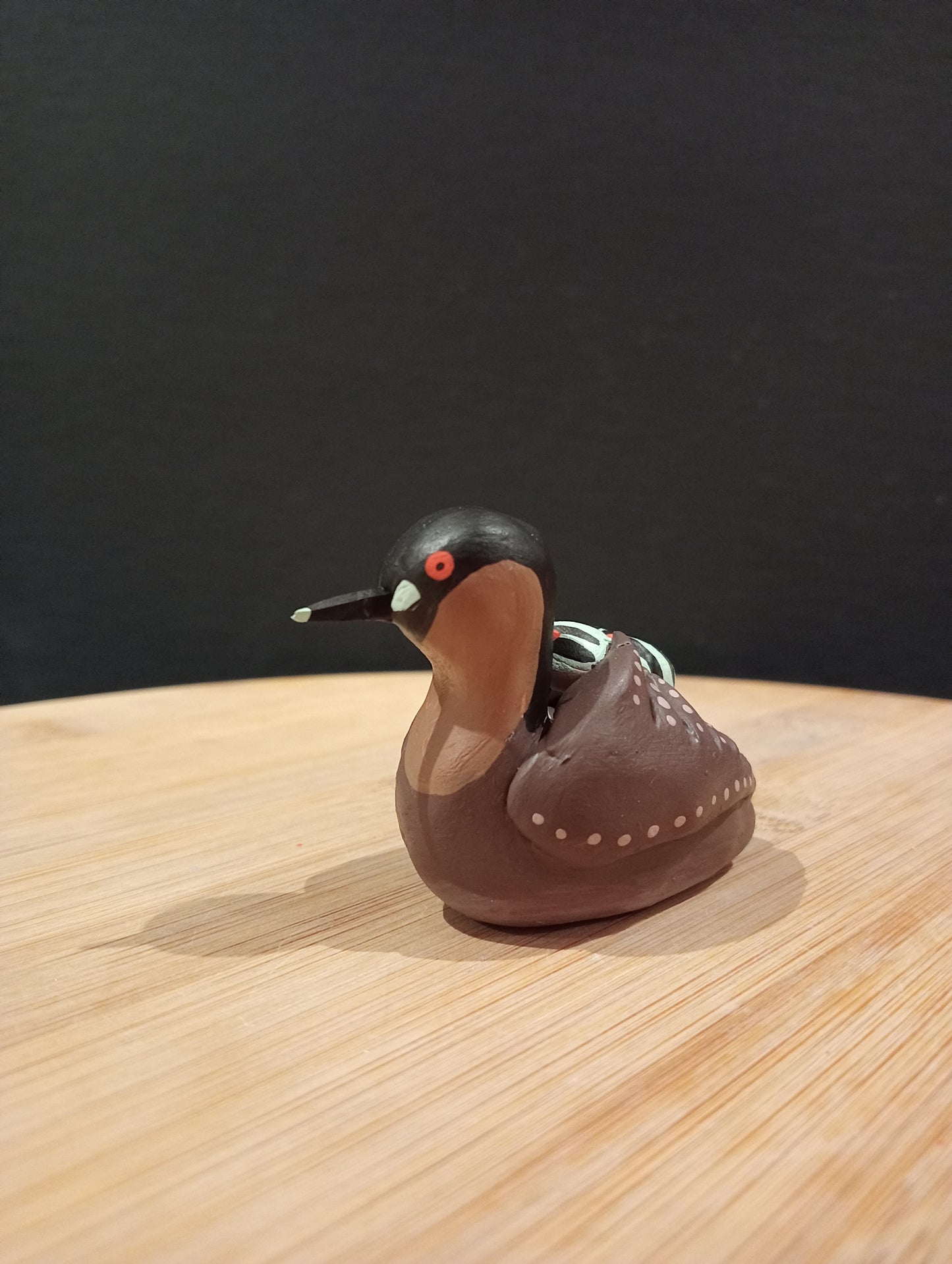 GREBE CASTAGNEUX AVEC SES PETITS- Figurine