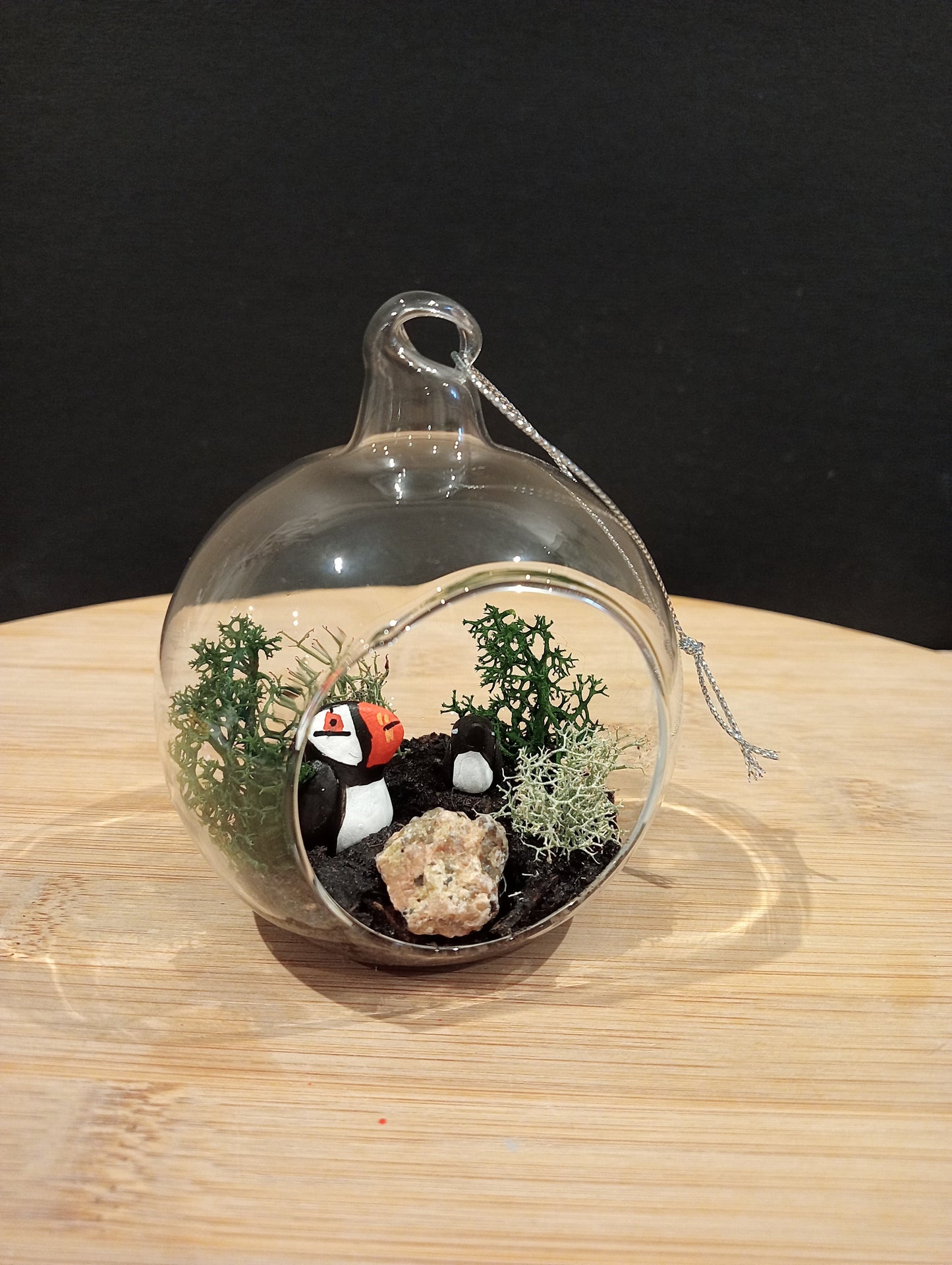 Macareux moine avec son petit suspension déco