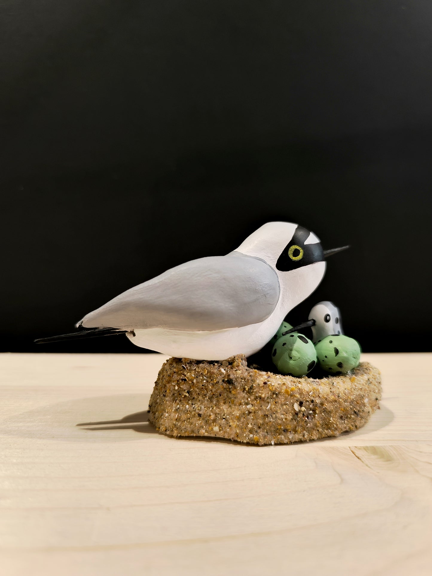 Petit Gravelot sur son nid -Sculpture
