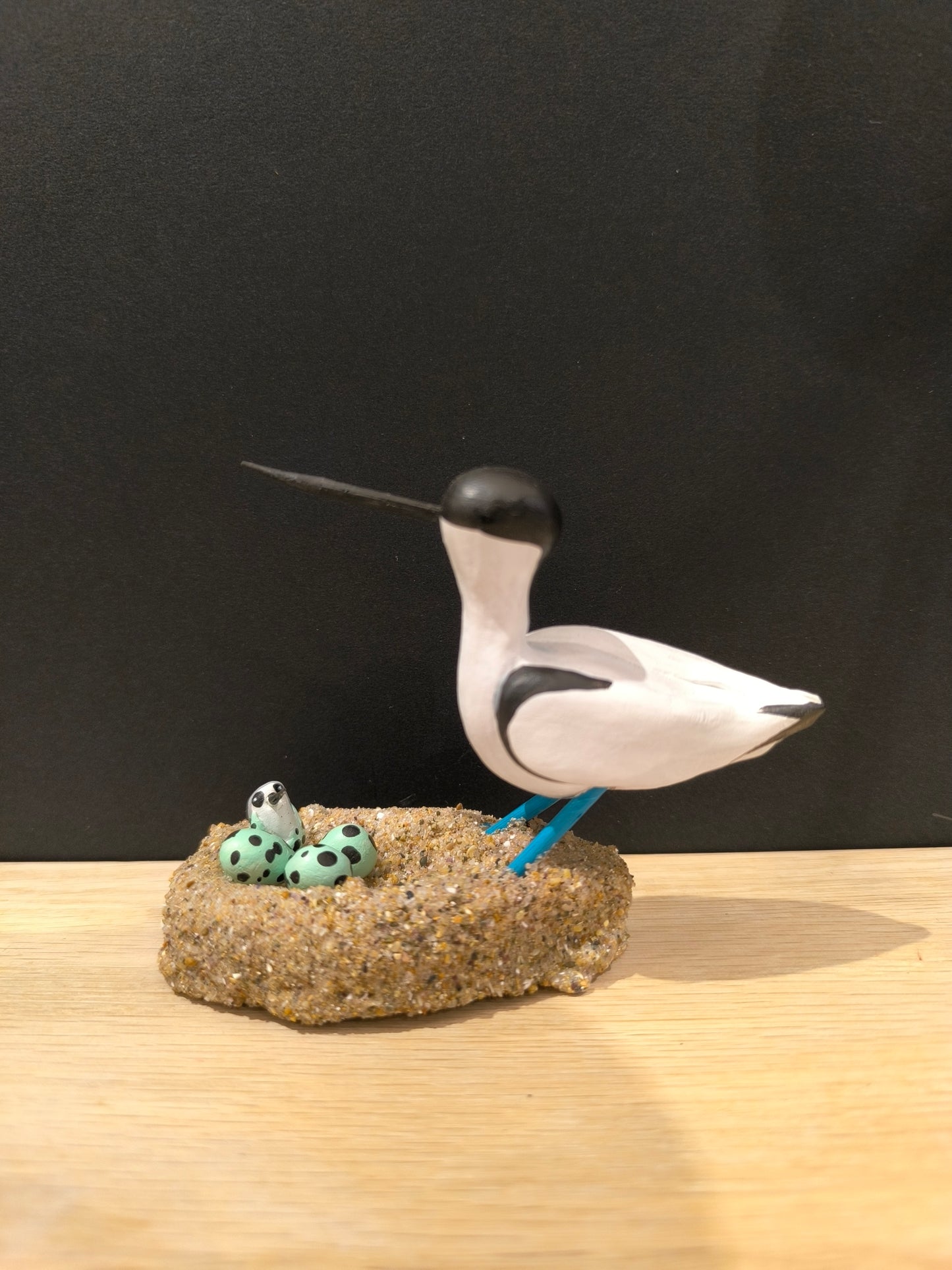 Avocet with hatching eggs - Figurine