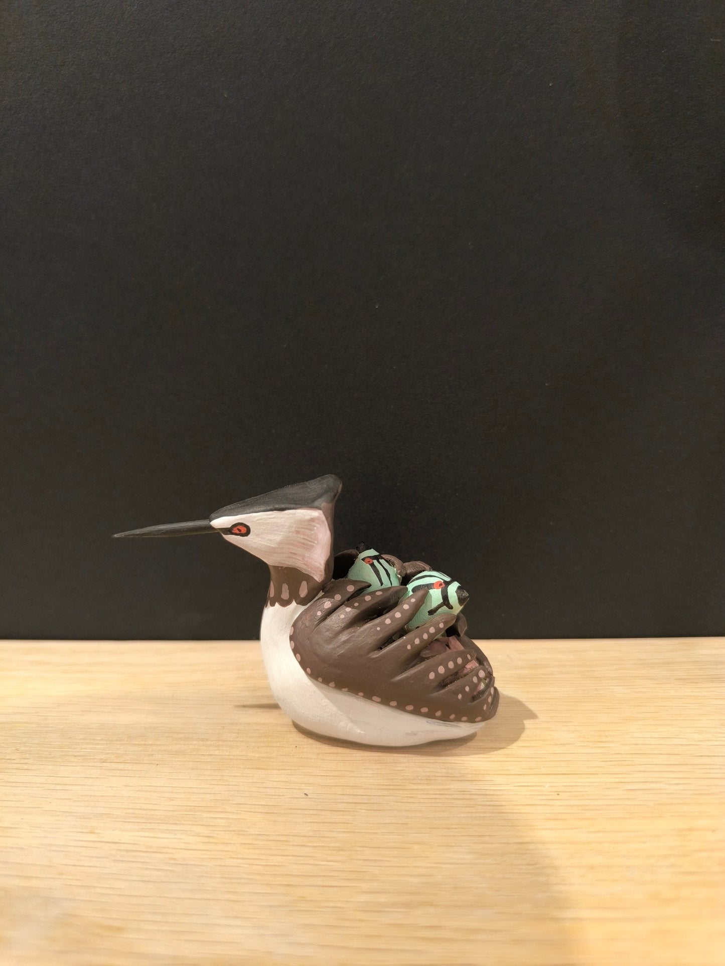 Great Crested Grebe with Chicks - Figurine 
