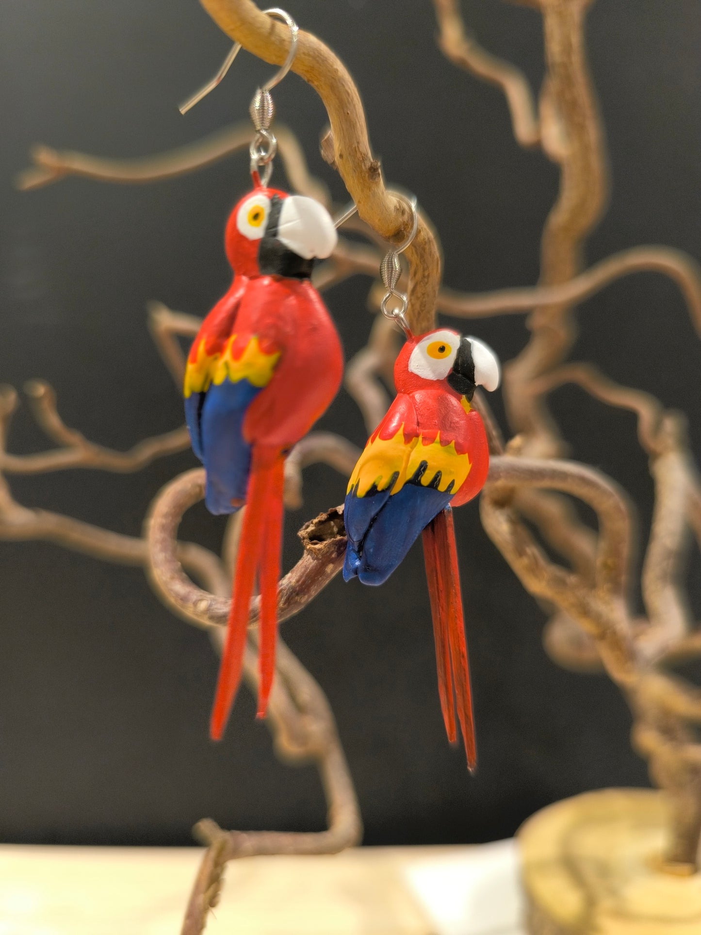 Ara rouge - boucles d'oreilles oiseaux