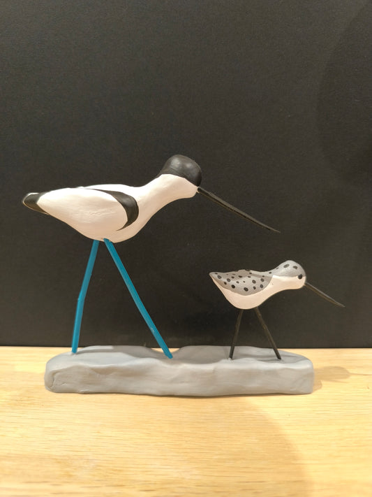 Figurine sculptée Avocette élégante avec son petit