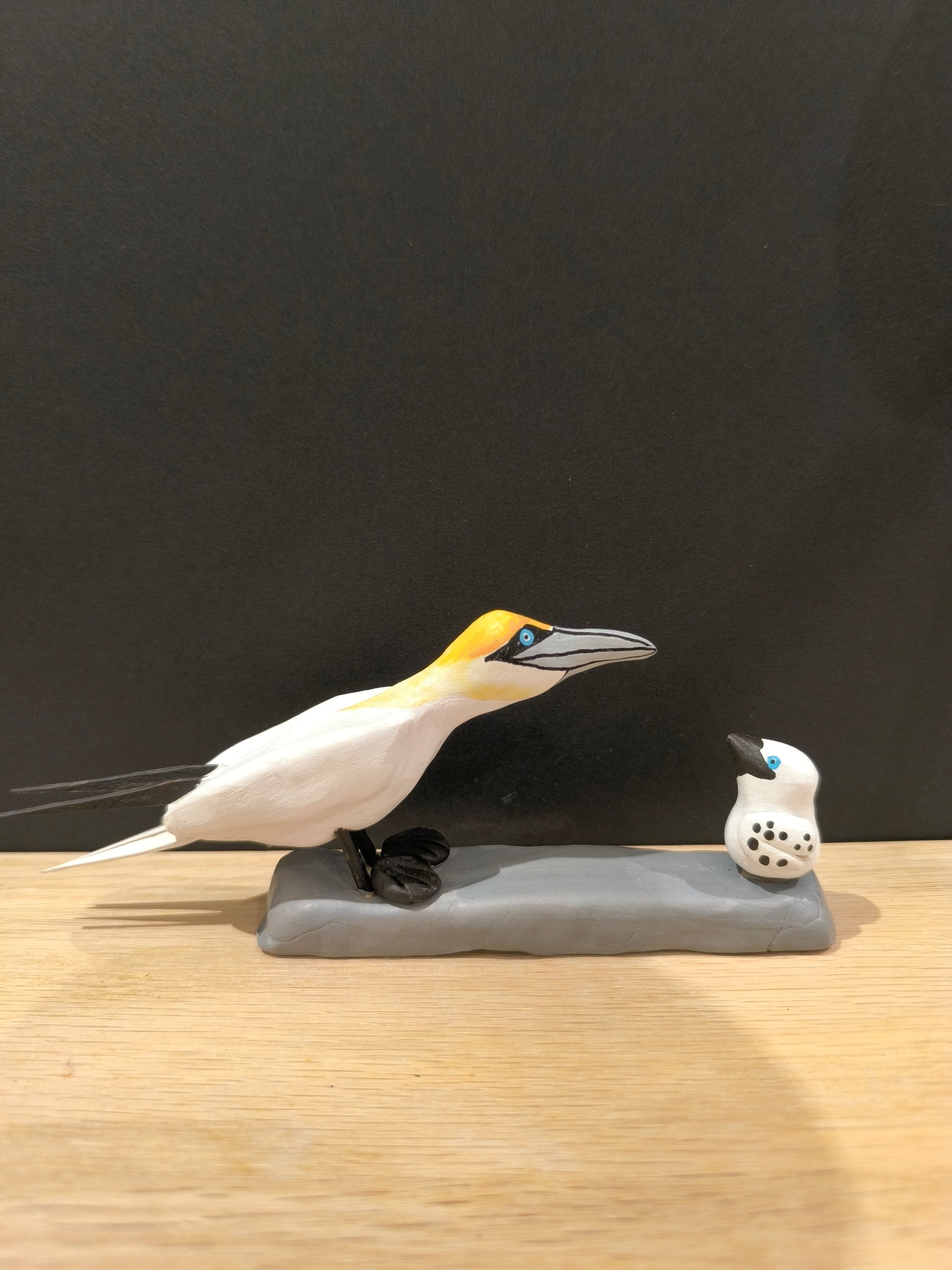 Figurine sculptée Fou de bassan avec son petit