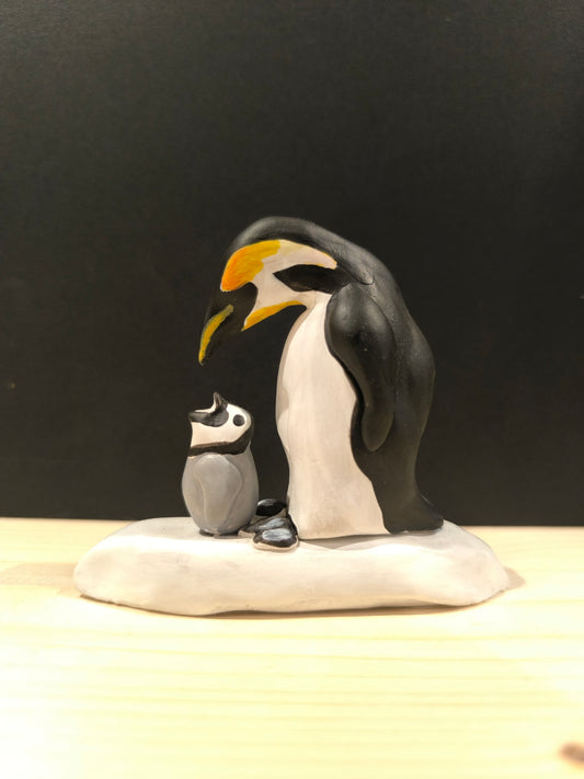 EMPEROR PENGUIN FEEDING ITS KIDNEY 