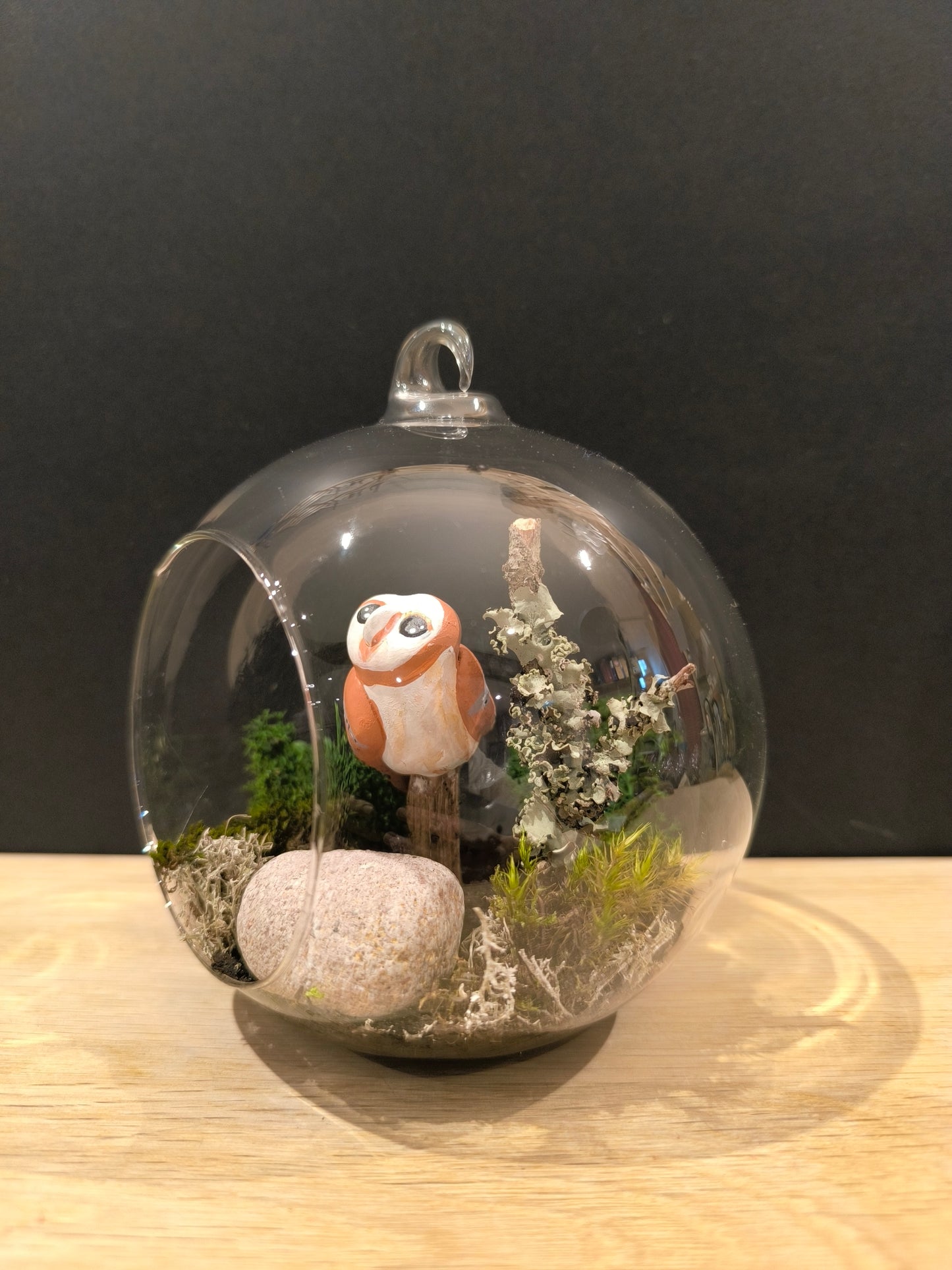 Figurine sculptée Chouette effraie dans mini décor