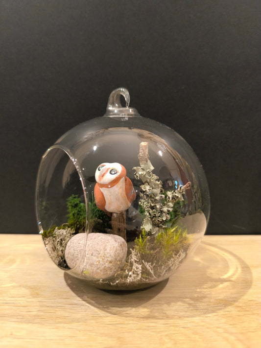 Figurine sculptée Chouette effraie dans mini décor