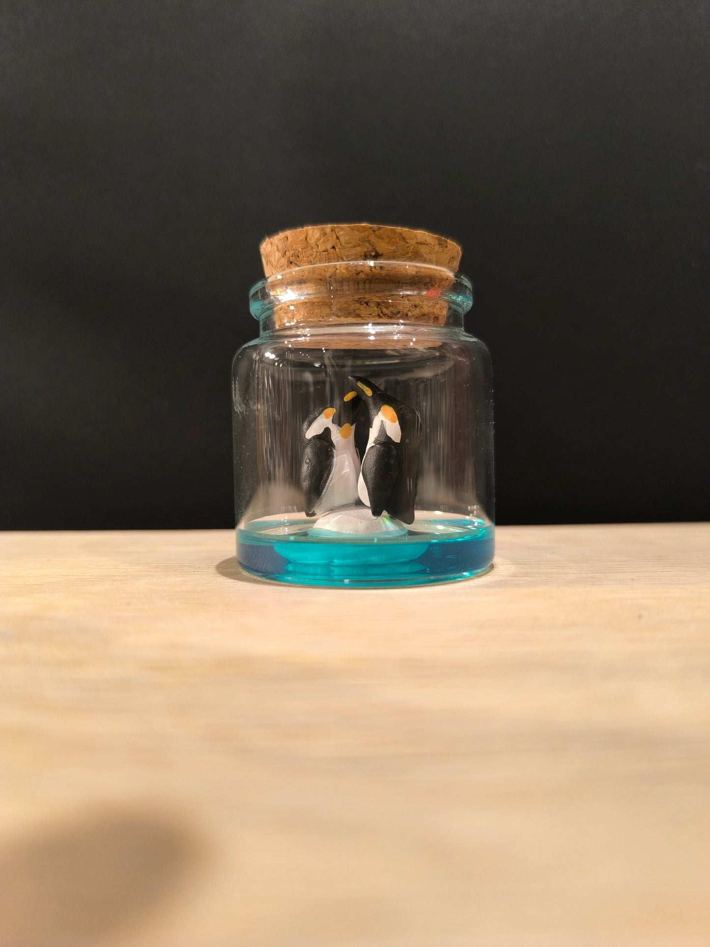 Manchots Empereurs en parades nuptiales - Miniature sous Flacon "Minuscule"