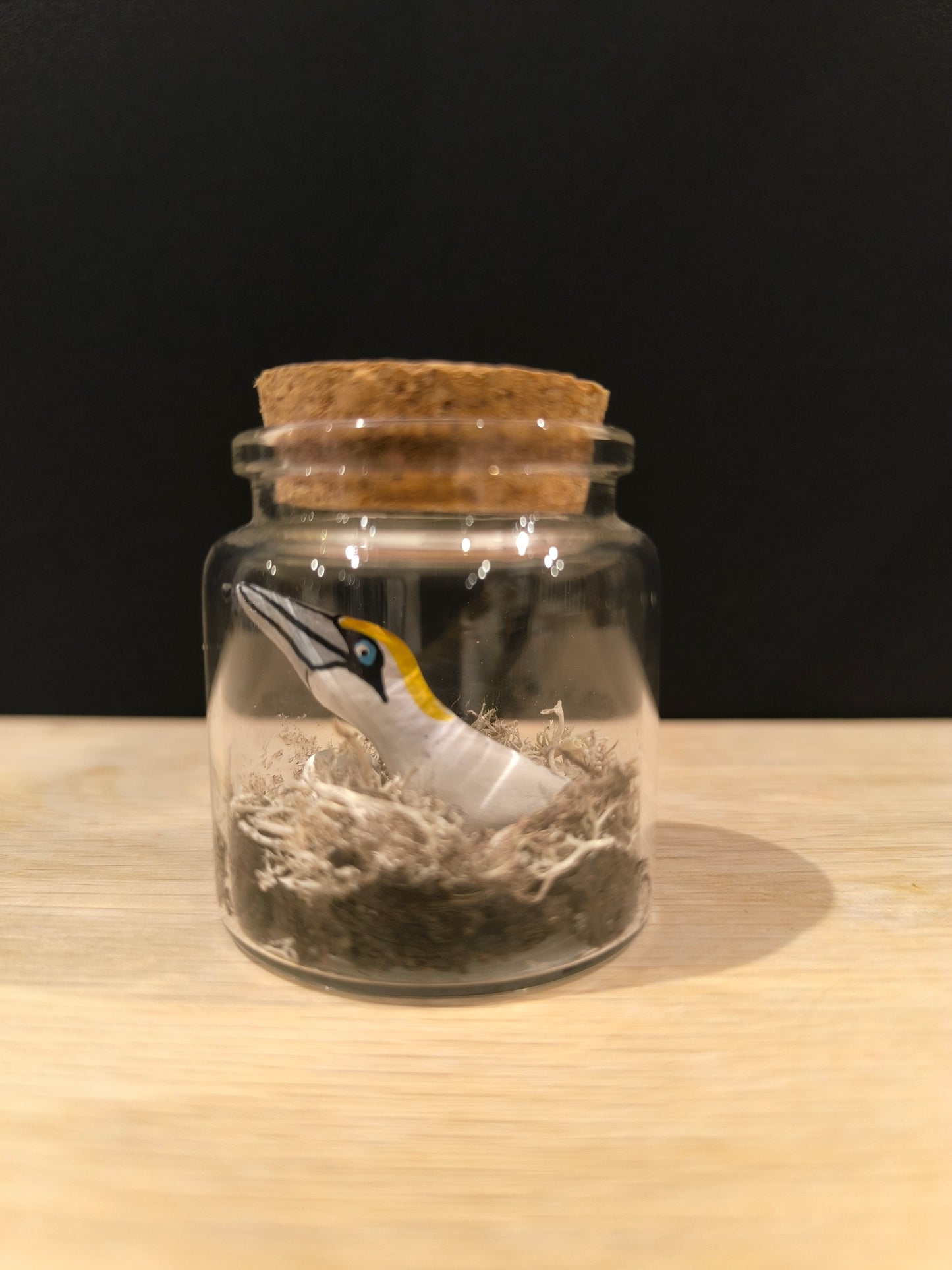 Figurine Fou de bassan miniature dans petit flacon de verre