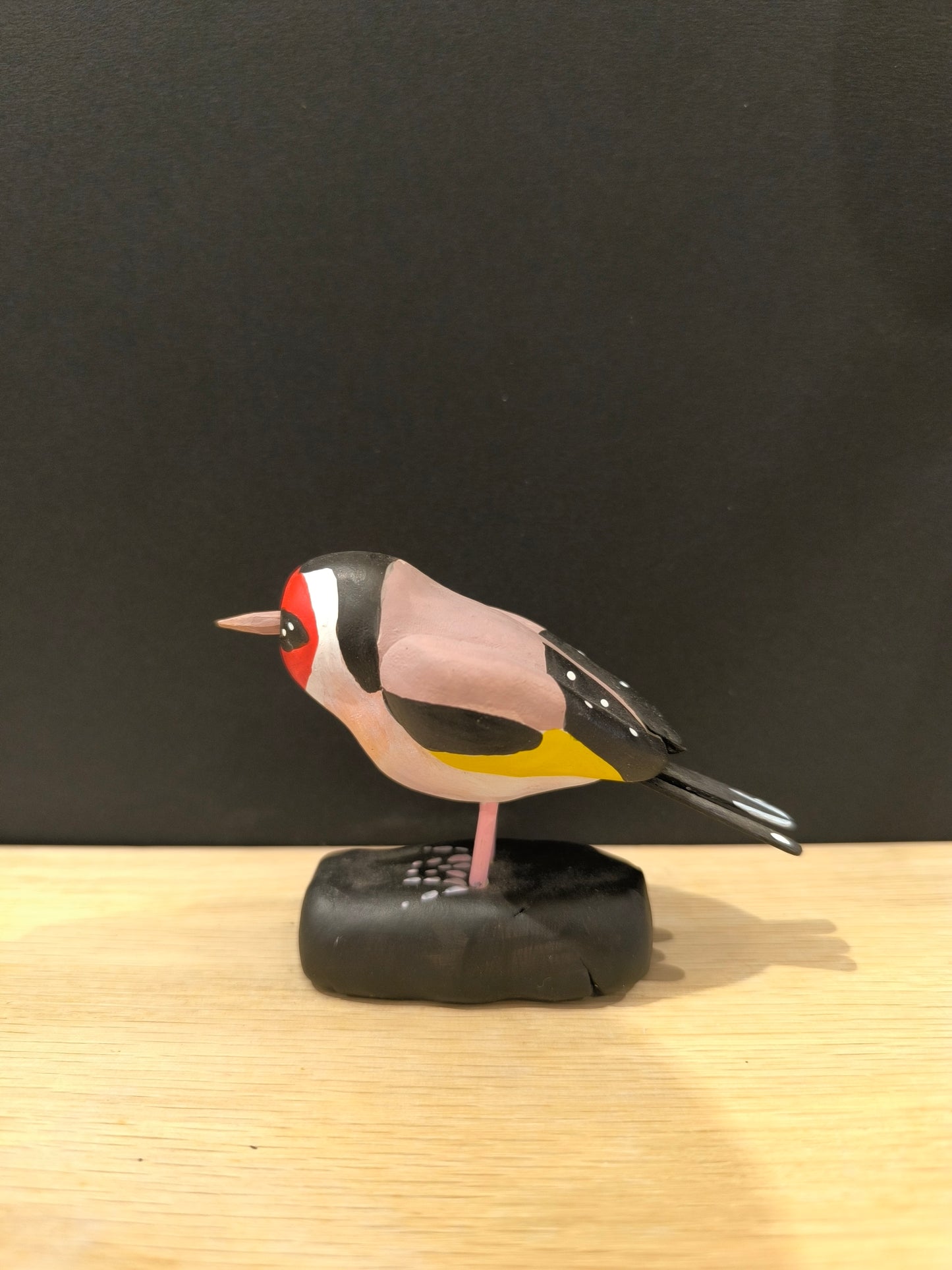 ELEGANT GOLDFINCH - Figurine