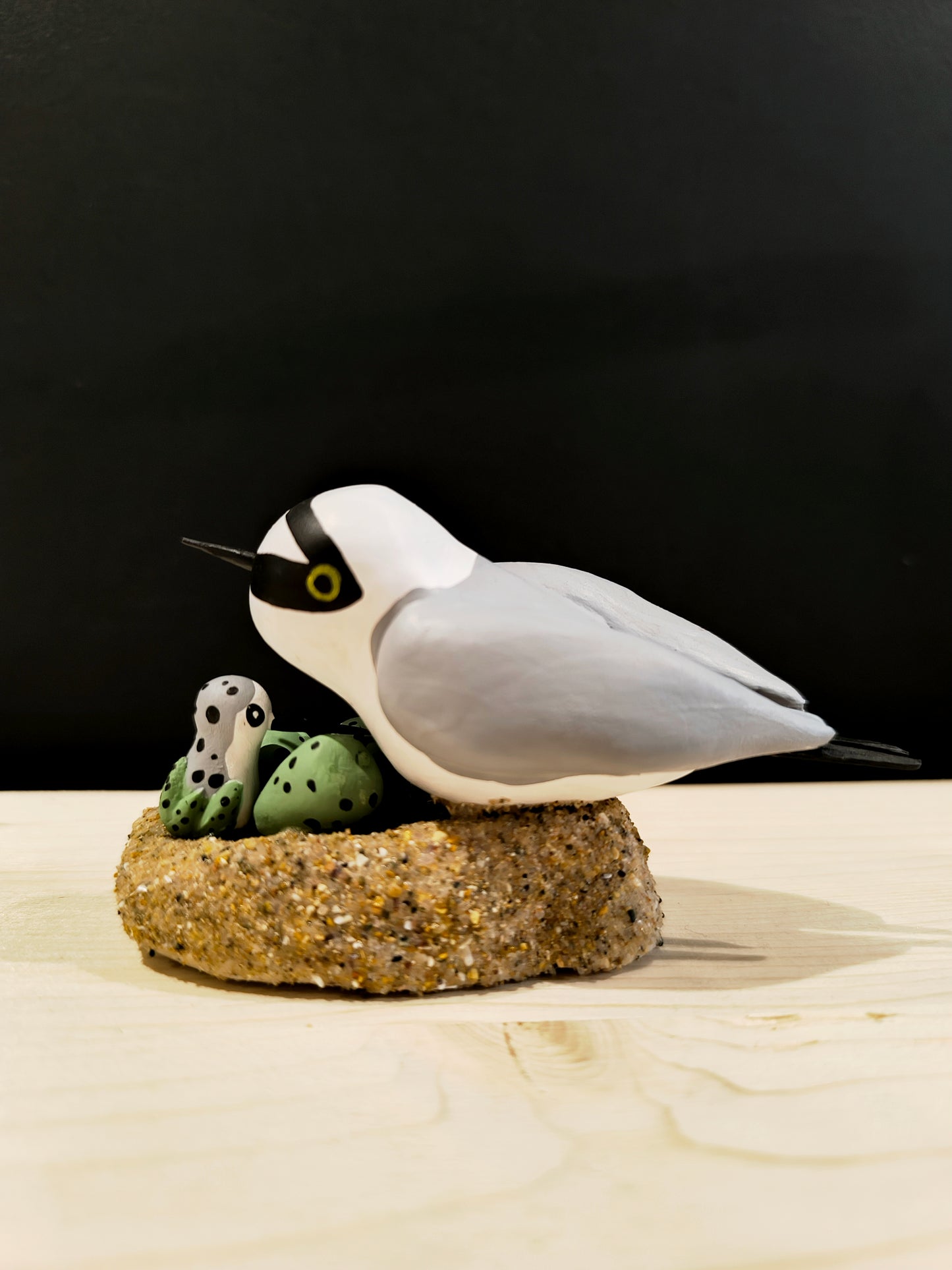 Petit Gravelot sur son nid -Sculpture