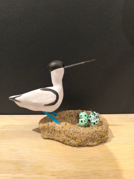 Figurine sculptée Avocette élégante avec ses petits