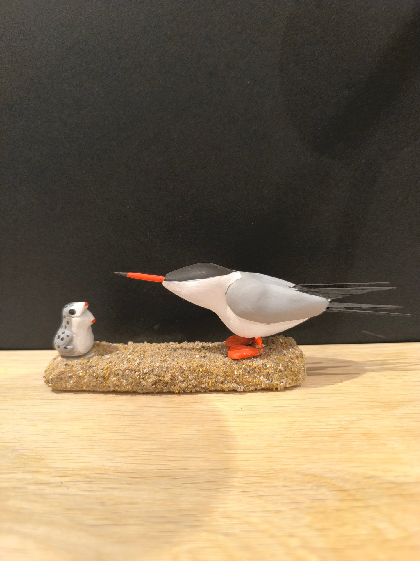 Common Tern Feeding Its Young - Figurine 