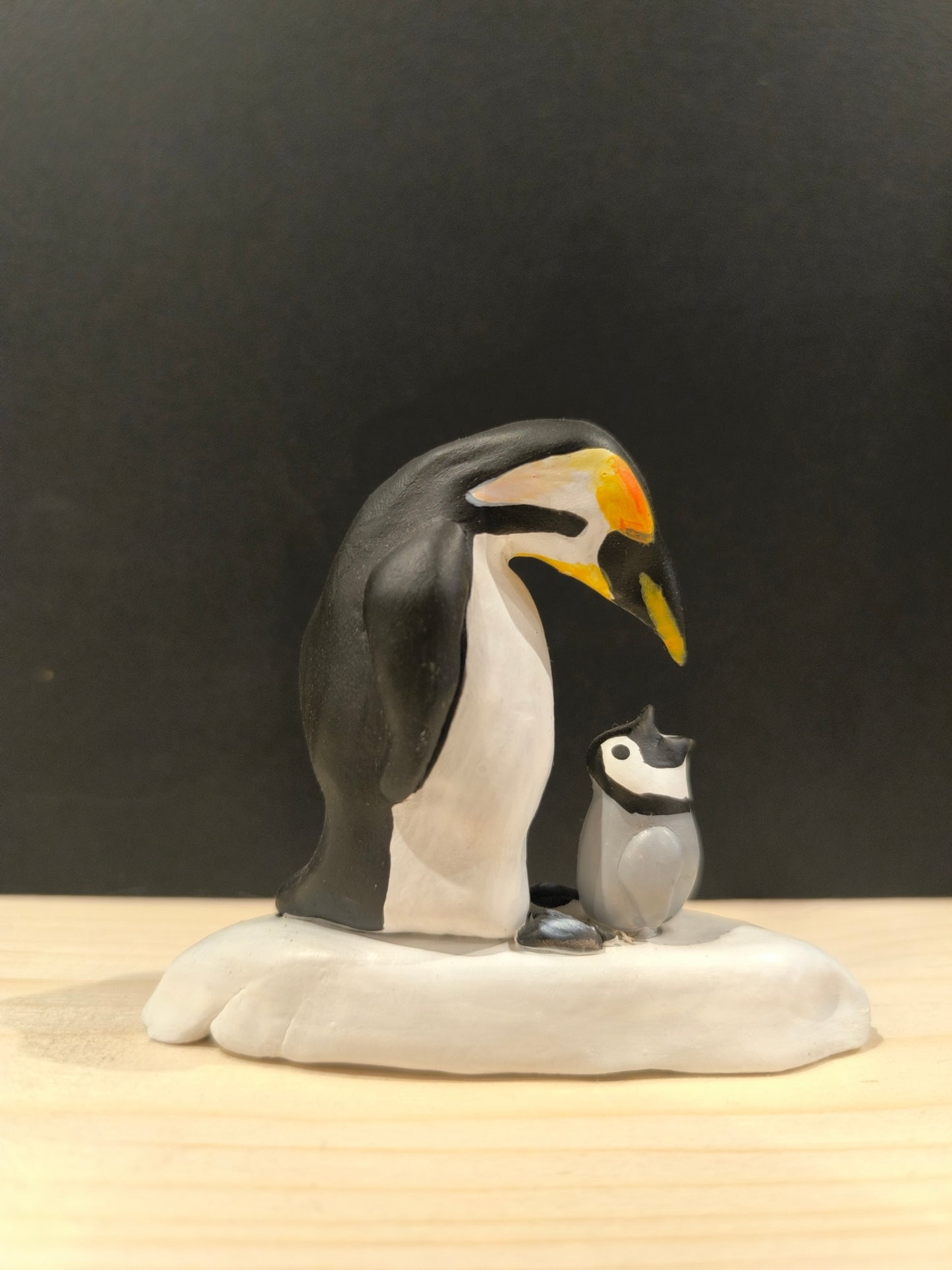 EMPEROR PENGUIN FEEDING ITS KIDNEY 