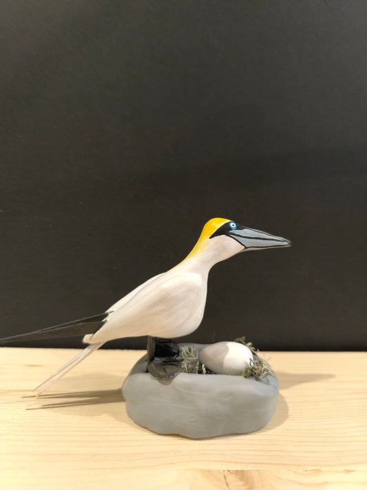 FOU DE BASSAN couvant son oeuf-Sculpture