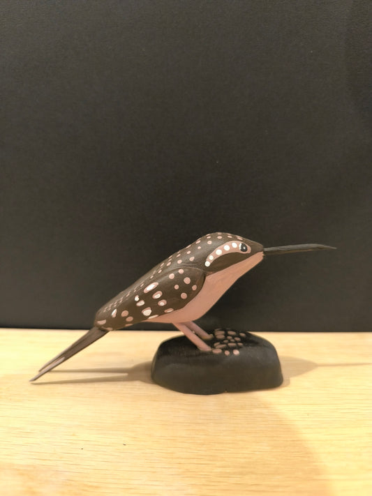 Figurine oiseau sculptée grimpereau des jardins